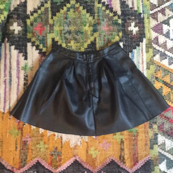 Forever 21 Faux Leather Circle Mini Skirt.Sz:Small - Picture 2 of 3